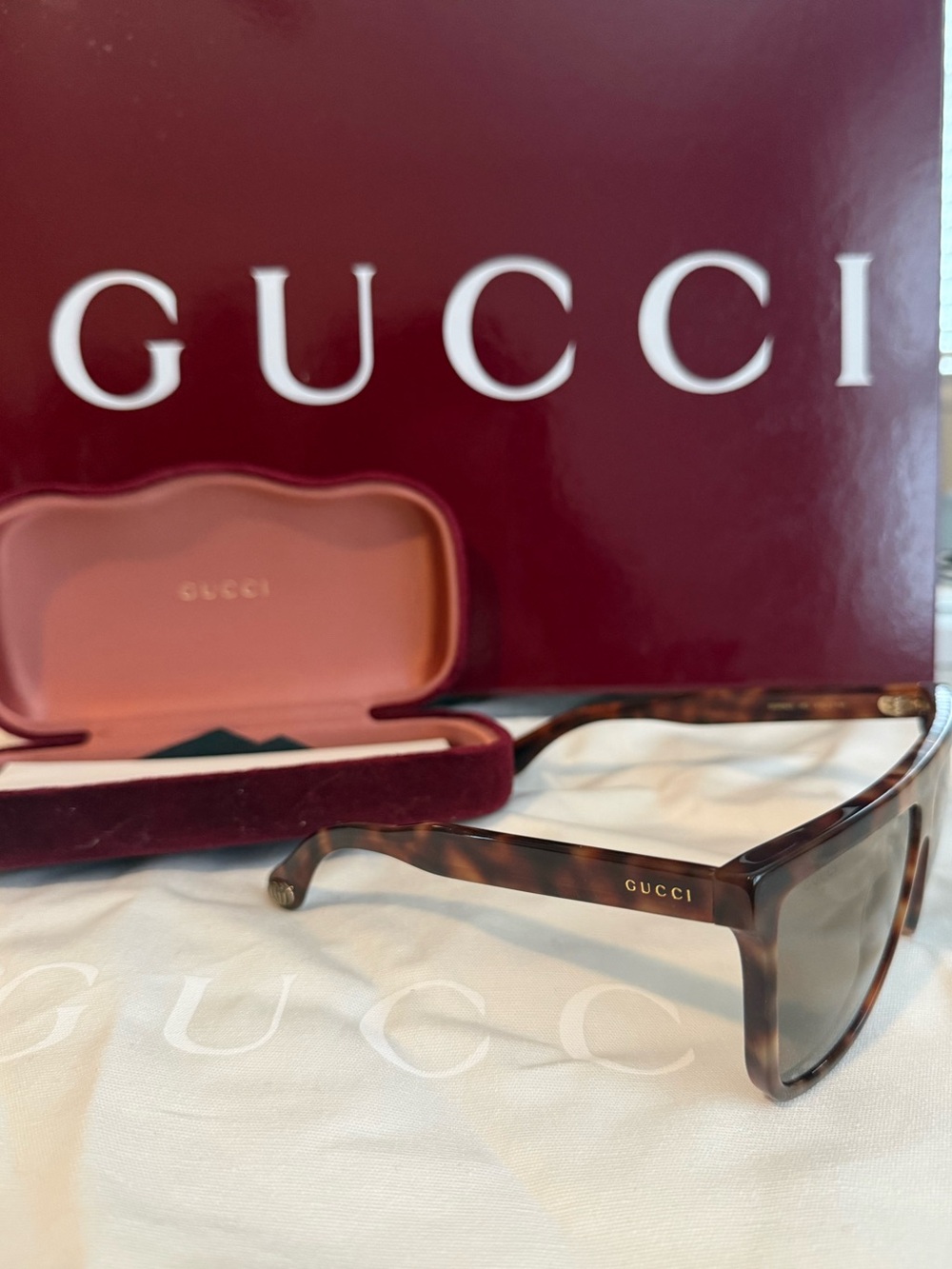 Gucci Men’s Tortoiseshell Rectangular Sunglasses – Brown
